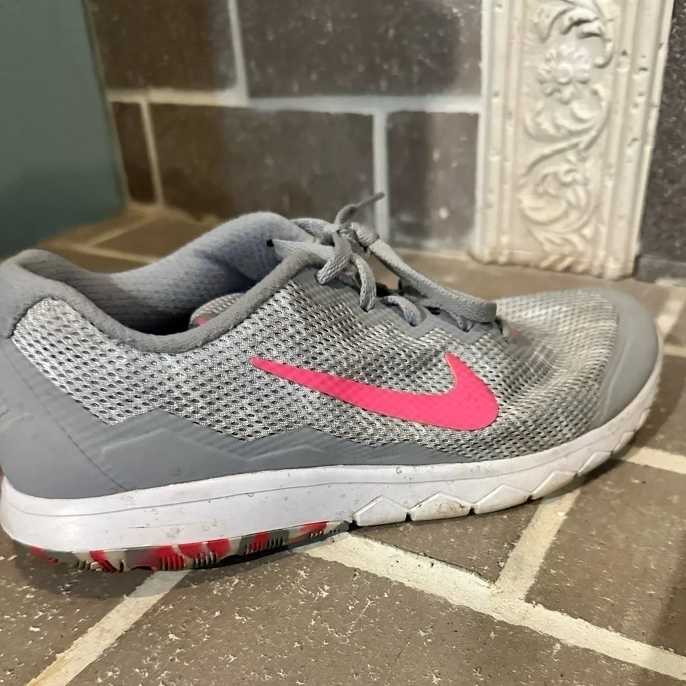 Nike Flex Experience Rn 4 Womens Size 8, pink grey